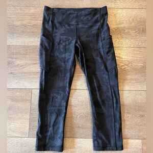 Lululemon crop running pants - size 6 camo